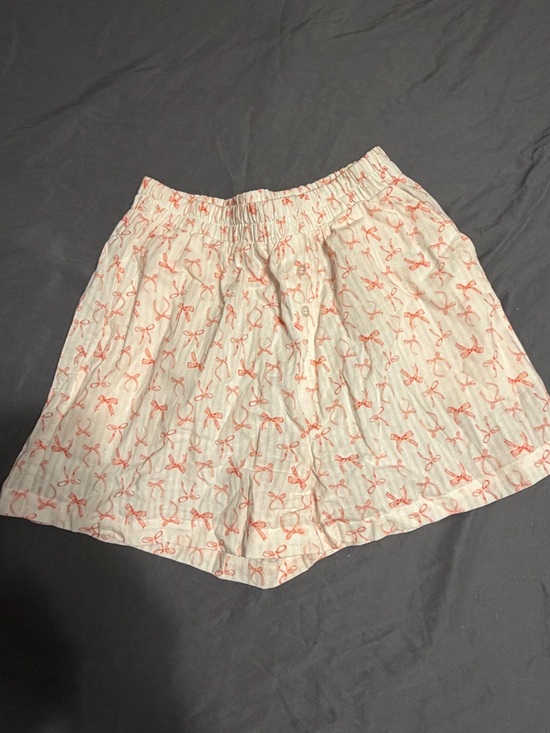 HG Pants - Women's Cream Shorts with Coral Bow Print and Elastic Waist